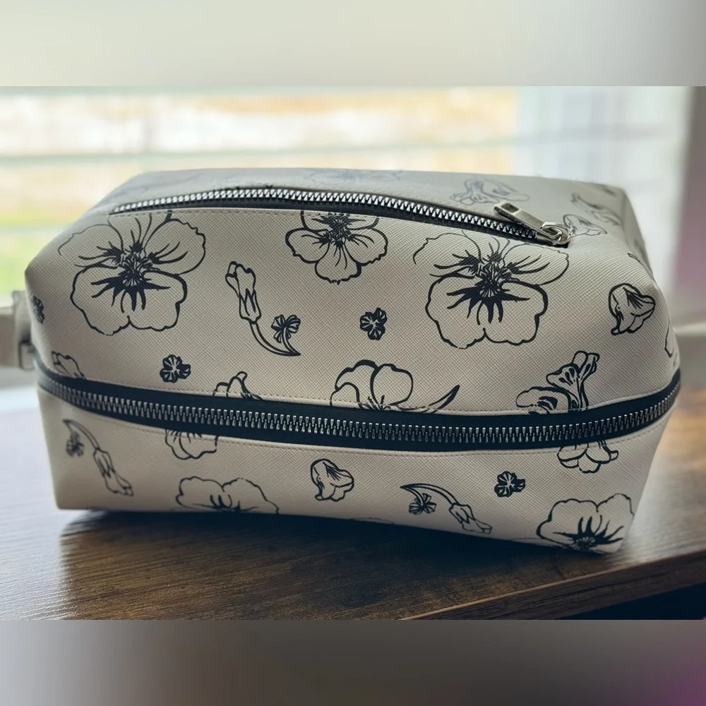 Makeup Case - Picture 3 of 6